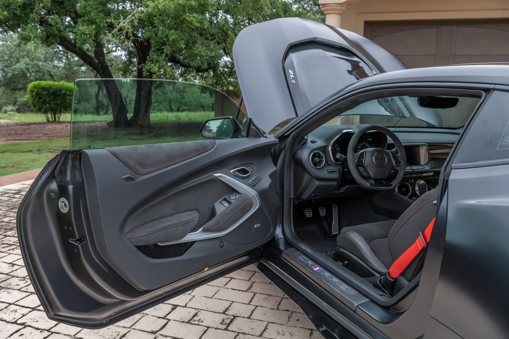 2024 Chevrolet Camaro ZL1 Collector Edition - Image 16
