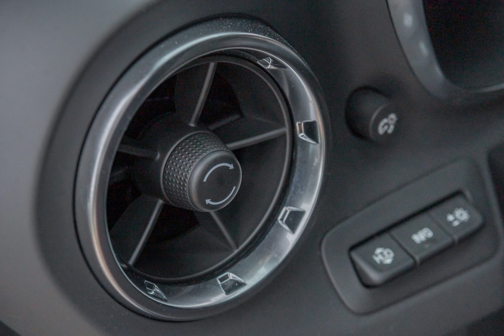 2024 Chevrolet Camaro ZL1 Collector Edition - Image 35