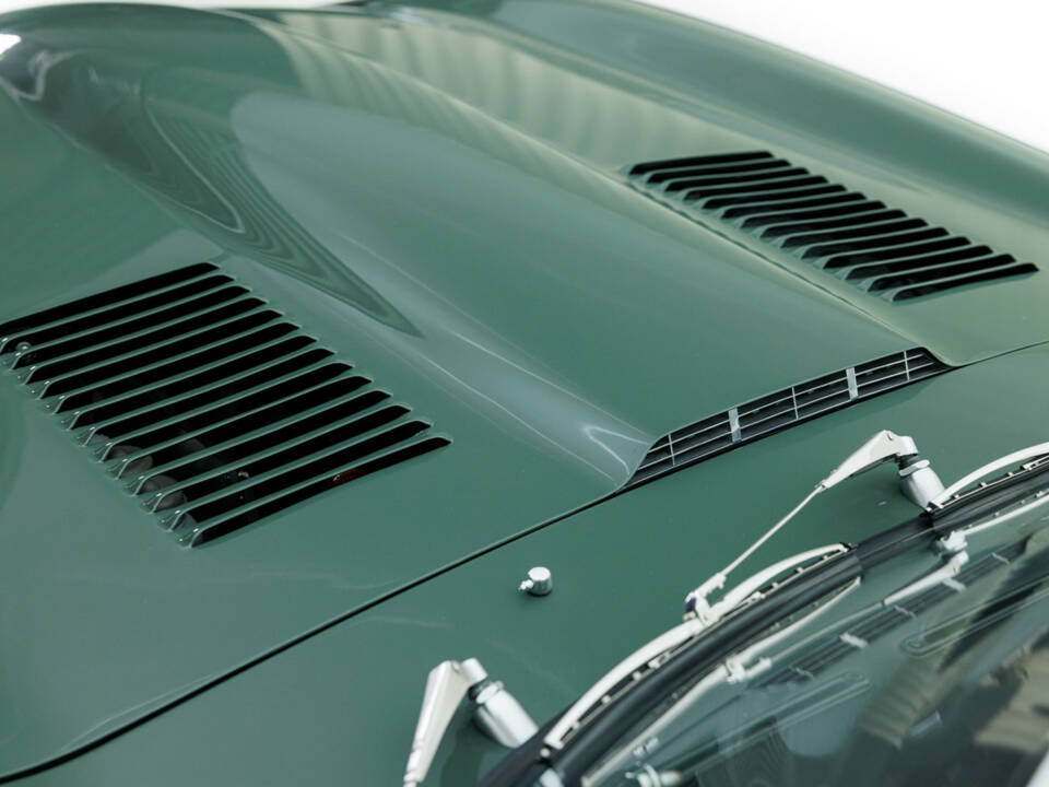 1970 Jaguar E-Type 4.2 Series 2 Roadster - Image 2