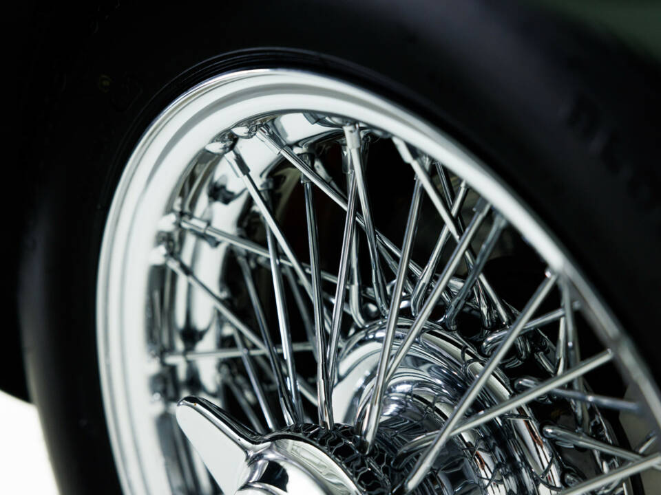 1970 Jaguar E-Type 4.2 Series 2 Roadster - Image 4