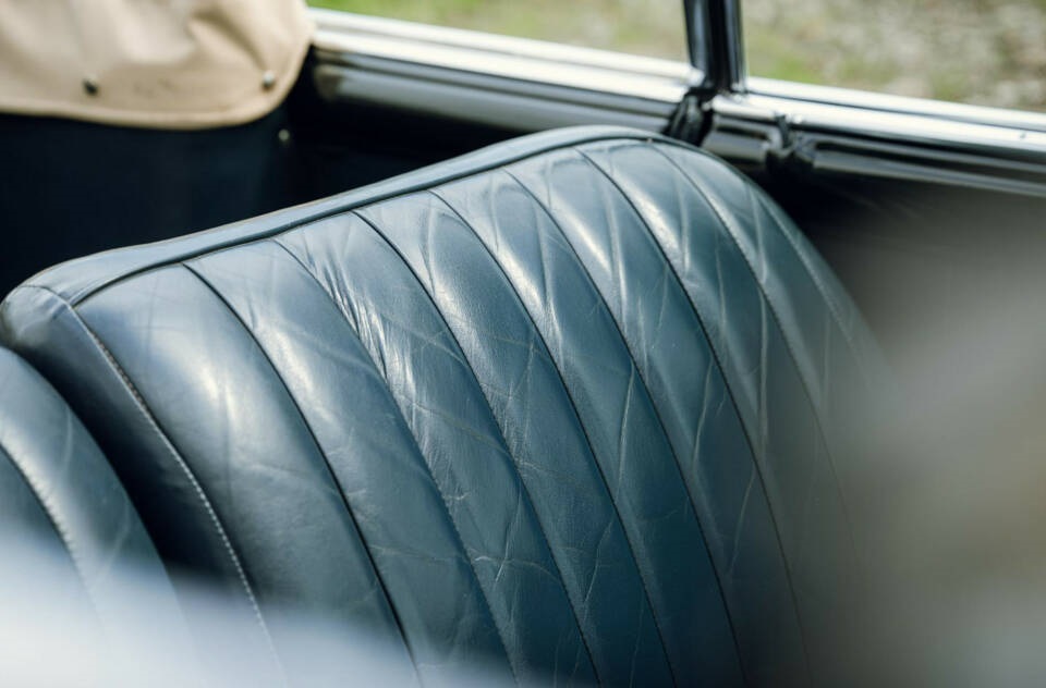 1948 Buick Roadmaster 76C Fisher Body Convertible – Post‑War American Luxury - Image 12