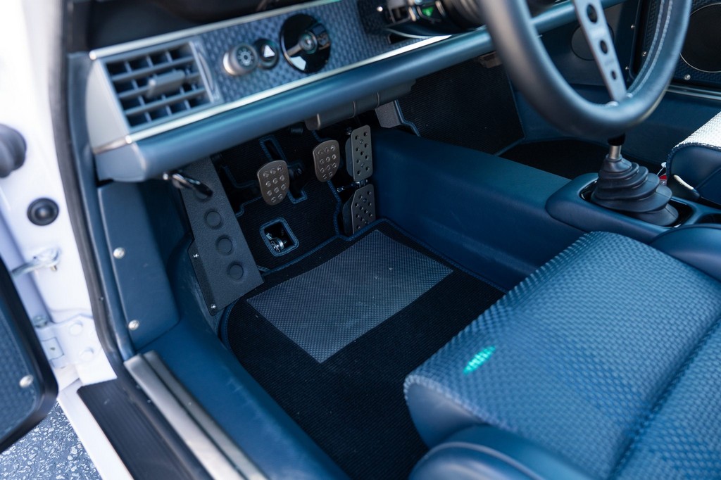 1991 Porsche 911 Carrera 2 Coupe by Singer - Image 173