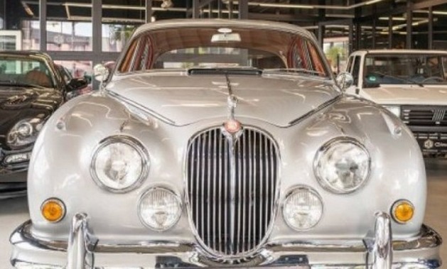 1967 Jaguar Mk II 3.4 – 3.4L Inline-Six, Manual, 95k Miles - Image 3