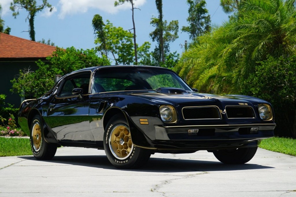 1976 Pontiac Firebird Trans Am 50th Anniversary Special Edition - Image 127